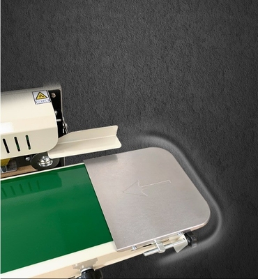 Fecho automático de banda contínua para sacos de plástico e folha de alumínio em lojas de vestuário